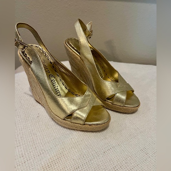 Juicy Couture Metallic Gold Wedges - Picture 1 of 4